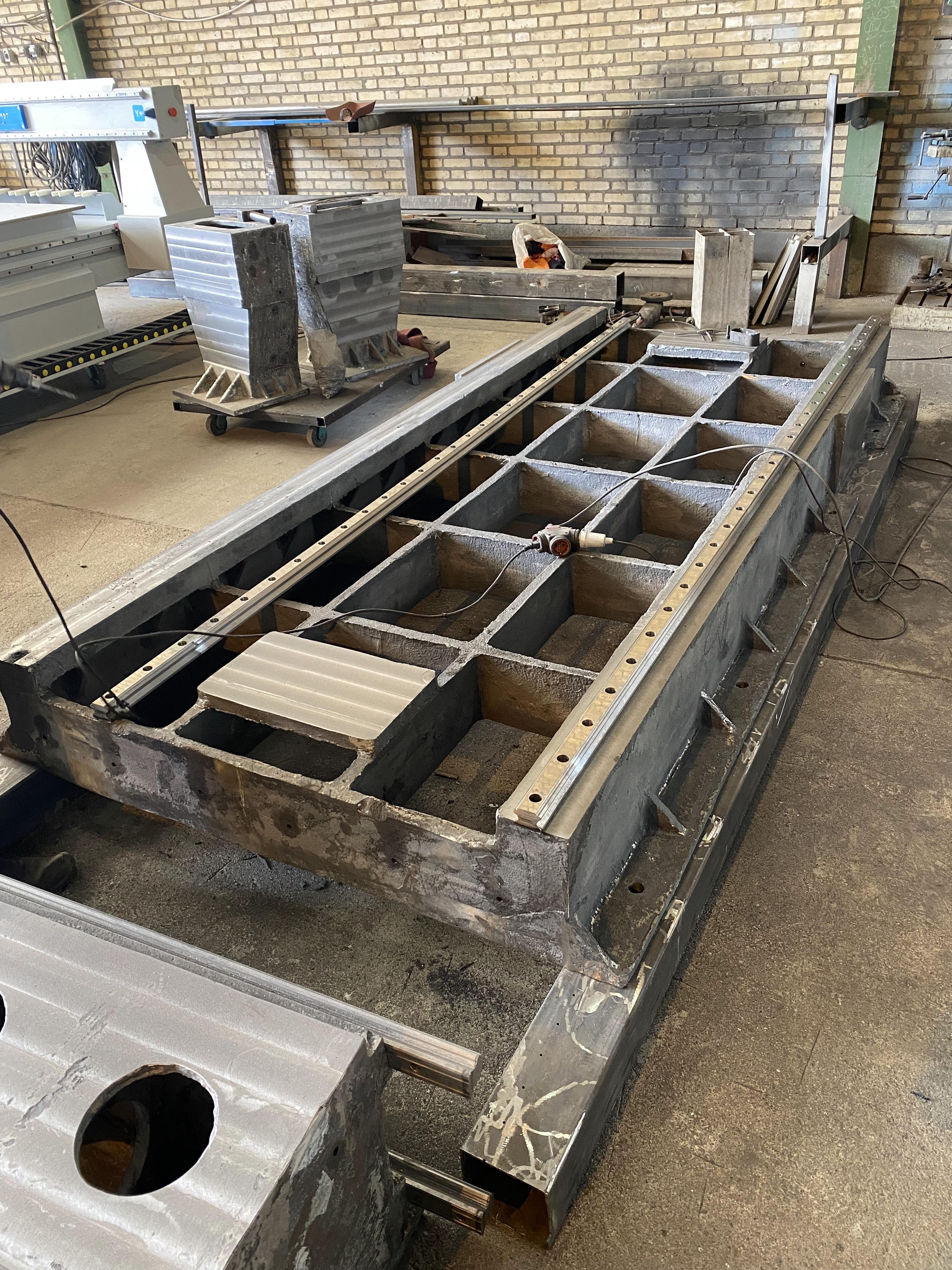 دستگاه فرز CNC چدنی سنگین